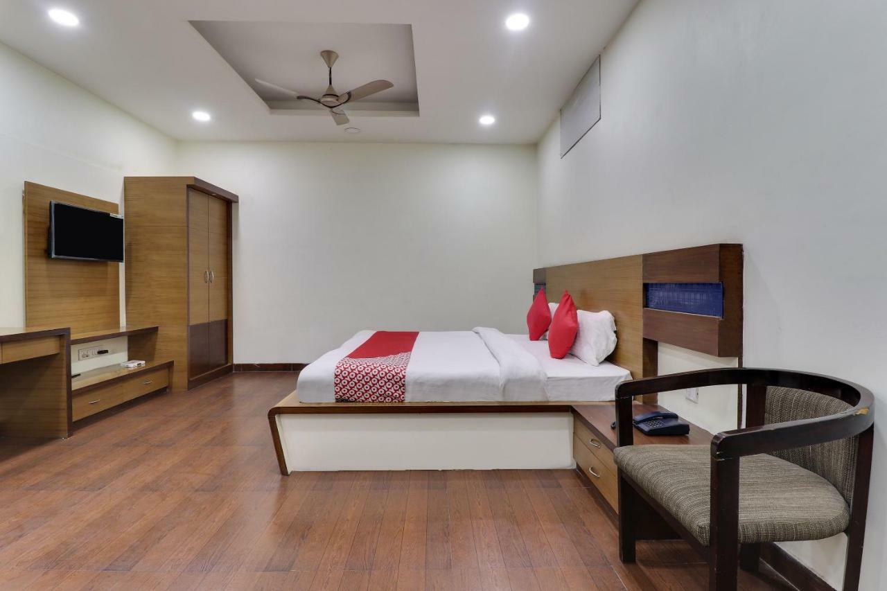 Farrukhabad Oyo 43936 Hotel Rajputana Palace חדר תמונה